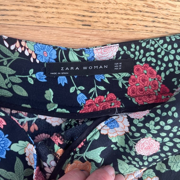 Zara Flowy Floral Pants - Picture 2 of 2